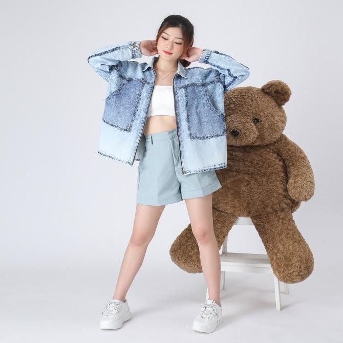 Jaket wanita stylish yang sesuai dengan bentuk tubuh jam pasir