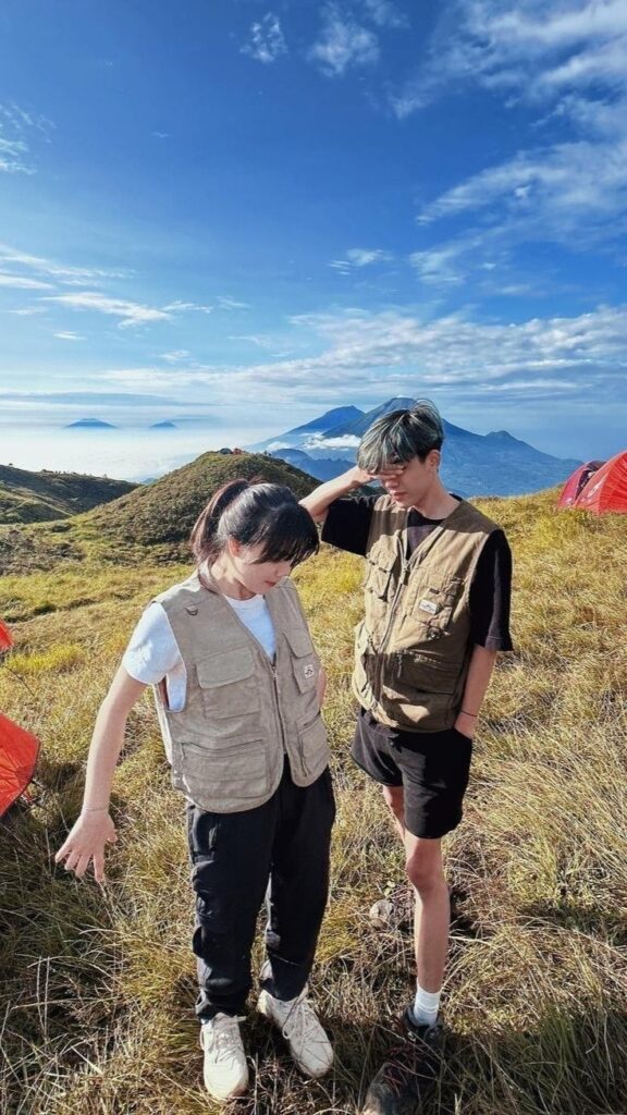 5 Outfit Outdoor Stylish untuk Tampil Fashion Aktif