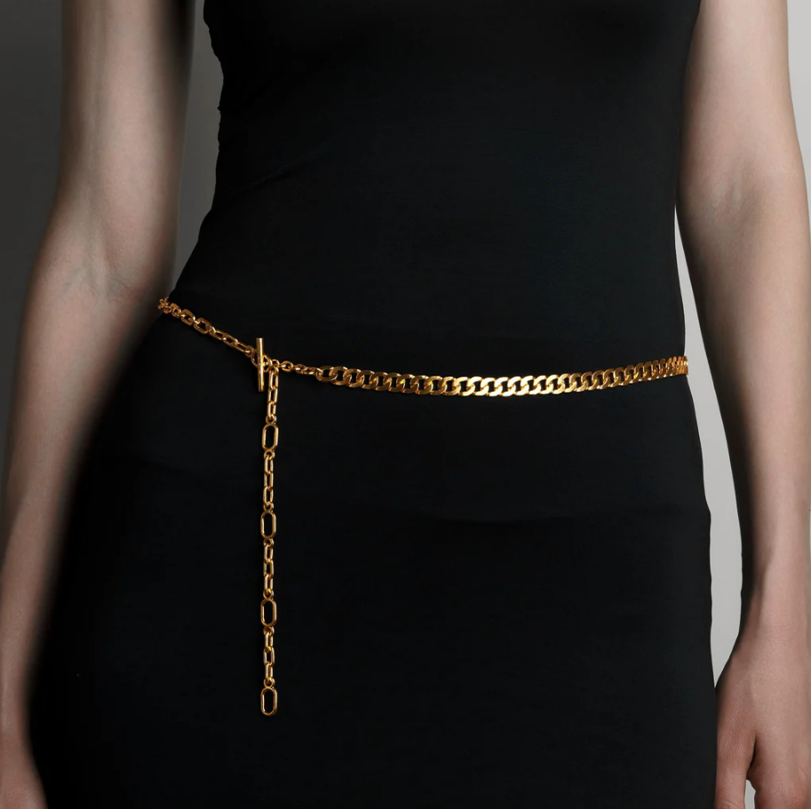 Chain Belt: Sentuhan Edgy untuk Outfit Minimalis