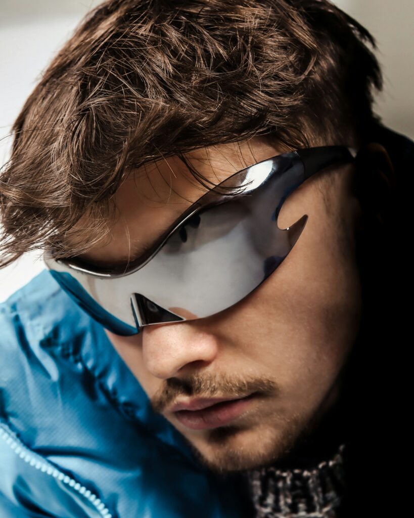 Visor Sunglasses: Aksesoris Futuristik yang Wajib Dimiliki